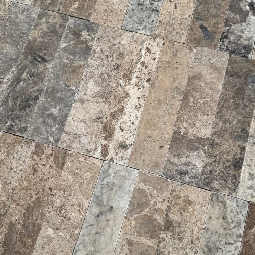 Przejdź do produktu Kamień dekoracyjny trawertyn Ash bębnowany 7,5x30,5x1 cm