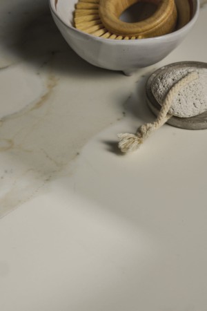 ss-ss03-calacatta-4d-_-320160-amb5_part1-bathroom (1).jpg