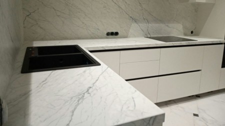laminam-statuarietto-lucidato-02-10839c60-4a3b-11ed-affa-013ed69eb10e (2).jpg