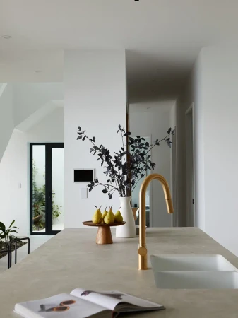KitchenTop-PrivateHouseVanquish-Australia4.webp